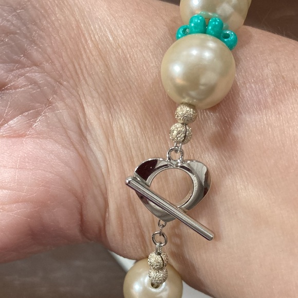 Handmade Pearl Bracelet with Heart Toggle clasp. - Picture 2 of 3
